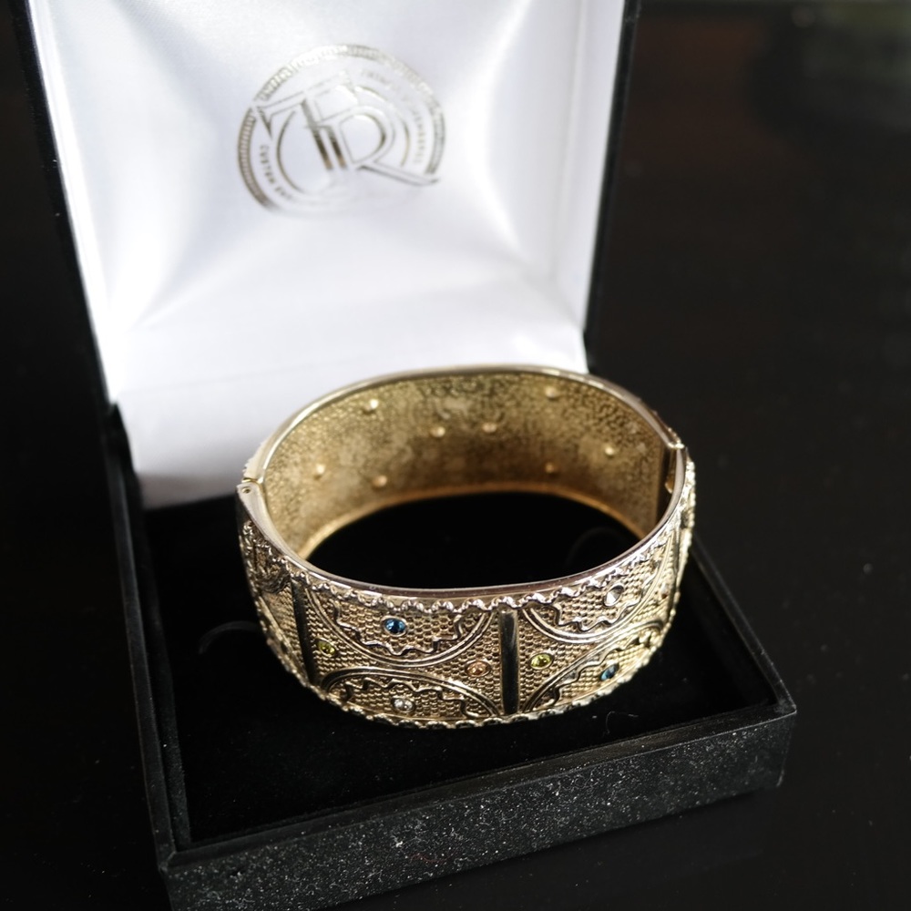 Gold Clutch Wrist Bracelet